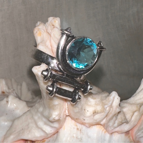 Modern Blue Topaz handmade 925 statement Ring - Picture 6 of 15